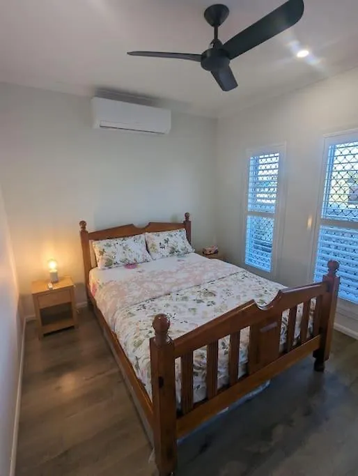 Entire House Near Brisbane City 2Beds 0*,